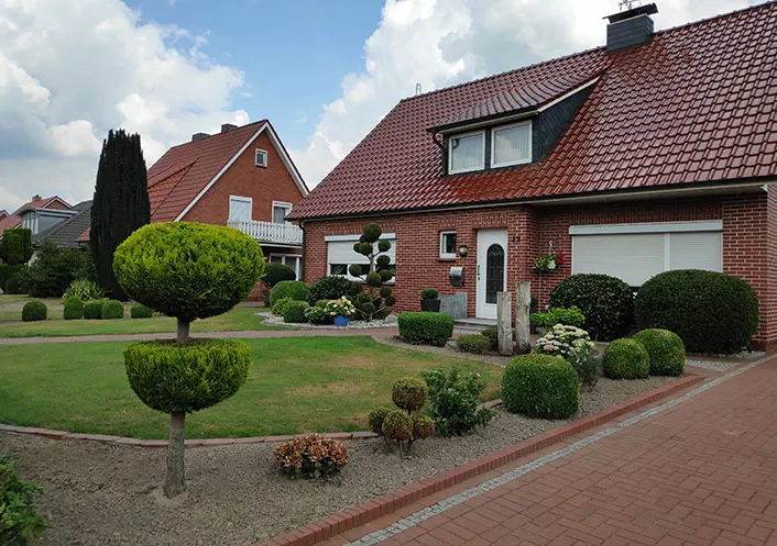 Reihenhaus mit gepflegtem Vorgarten